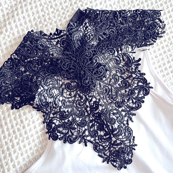 BRAND NEW WITH TAGS BLACK LACE DETAILED PEPLUM WHITE DRESS - Picture 2 of 3